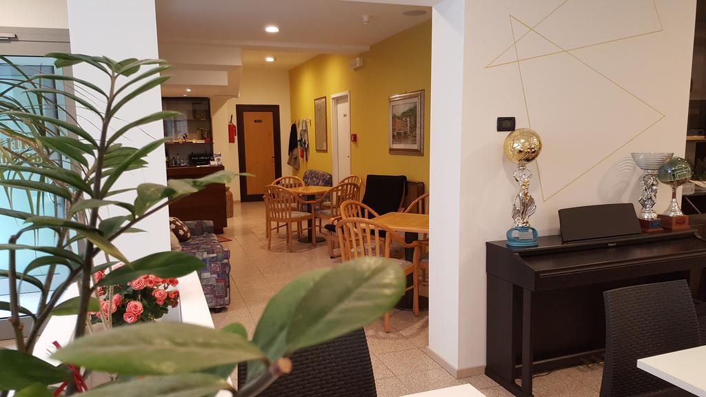 Hotel San Marco Bb Darfo Boario Terme ภายนอก รูปภาพ