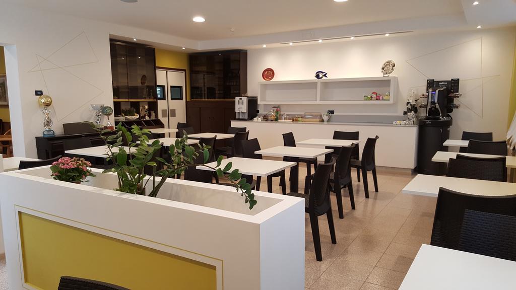 Hotel San Marco Bb Darfo Boario Terme ภายนอก รูปภาพ